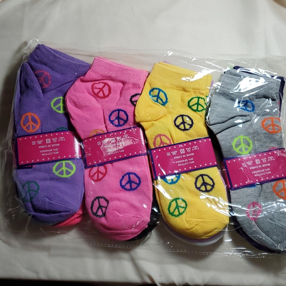 - 12 Pairs Assorted Colors Women's Ankle Socks Size 9-11 Peace Sign - Picture 6 of 6